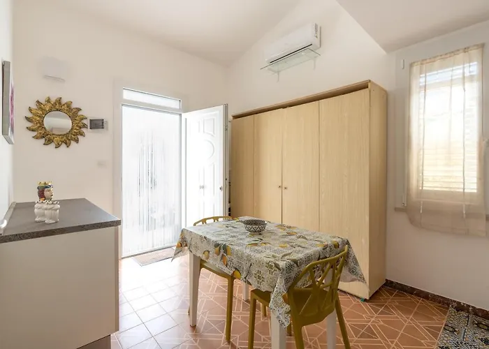 Casa Gialla Scopello * Castellammare del Golfo