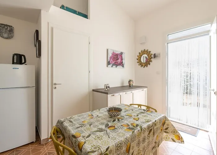 Casa Gialla Scopello *