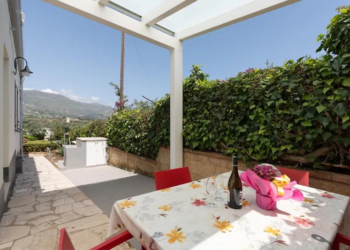 Casa Gialla Scopello * Castellammare del Golfo